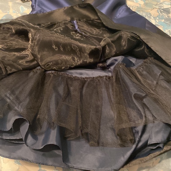 Theia fit and flare black/navy party dress! Flattering lines.Excellent condition - Picture 6 of 12